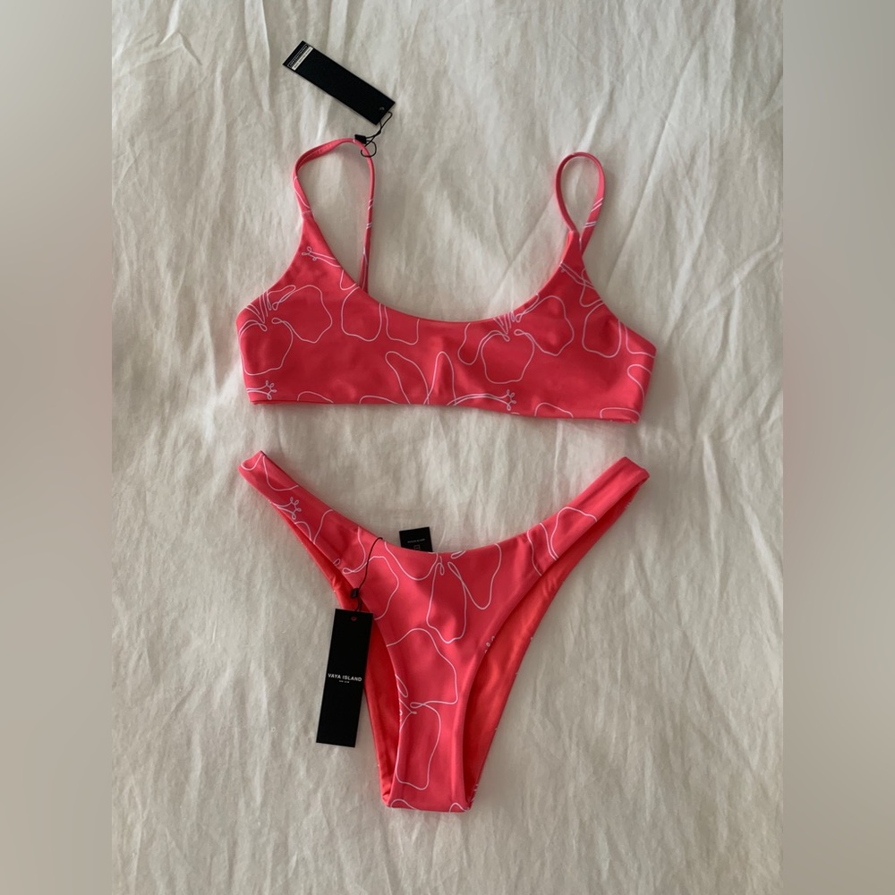 NWT Vaya Island reversible bikini size medium top and bottom